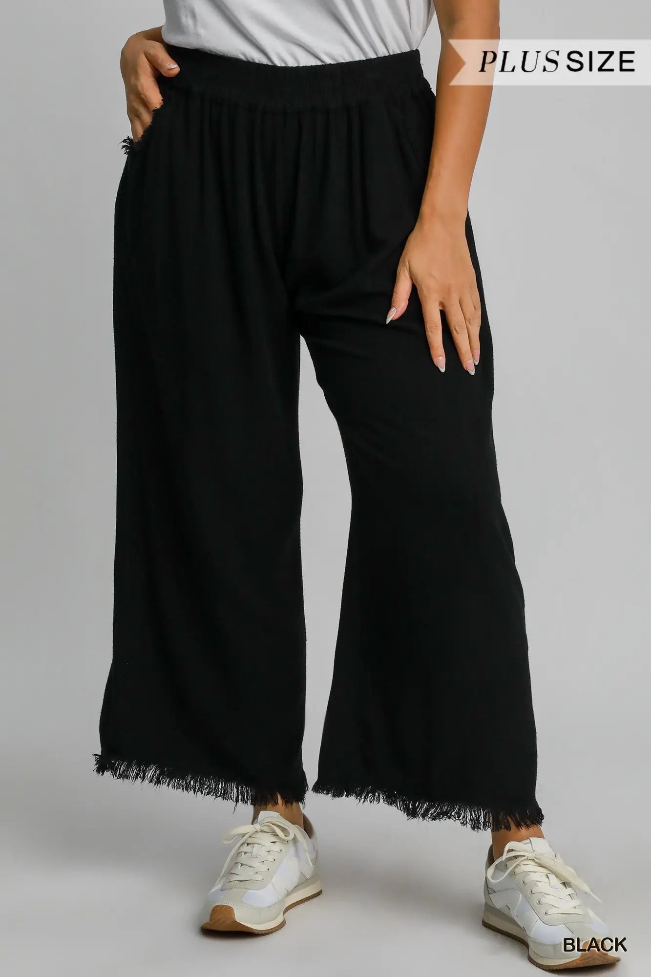 Curvy Frayed Hem Pants