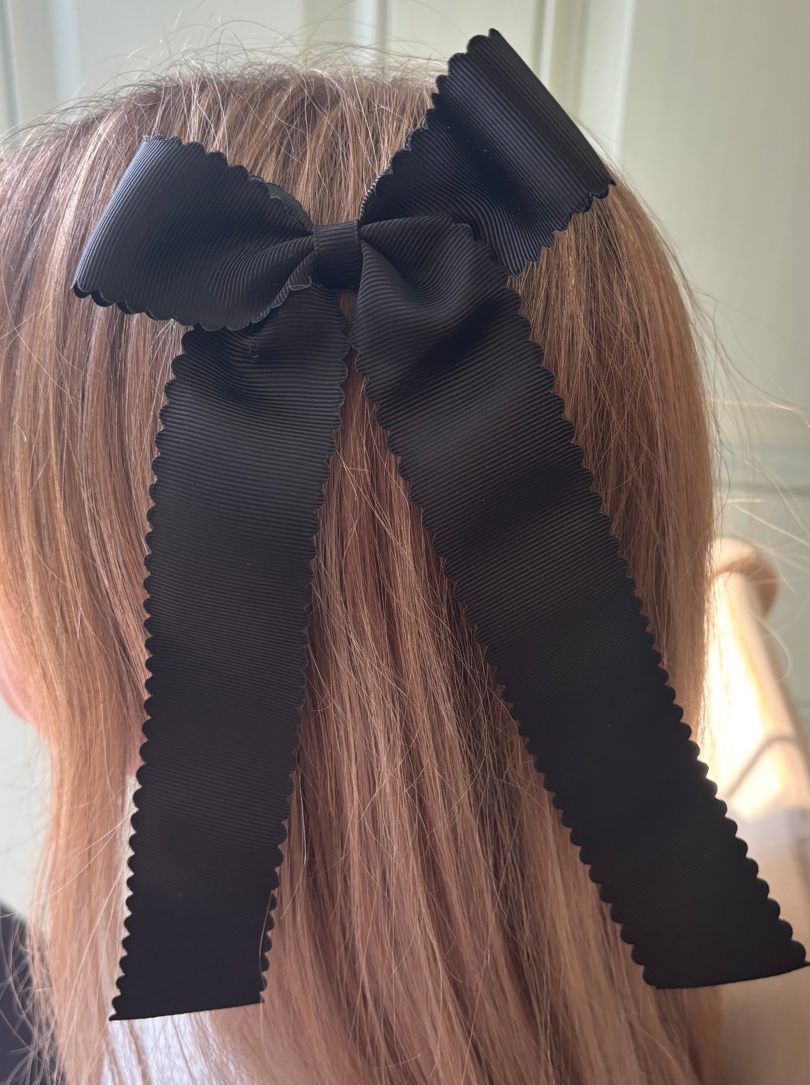 Scalloped Bow